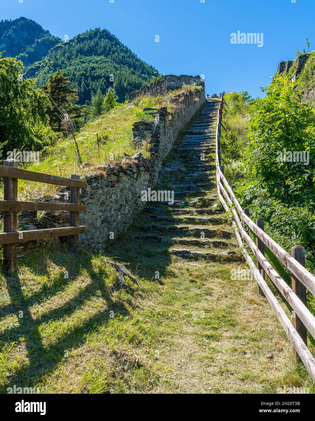 Landschaftlich reizvolle Aussicht auf die alte Festung Fenestrelle (Forte di Fenestrelle). Piemont, Italien. Stockfoto