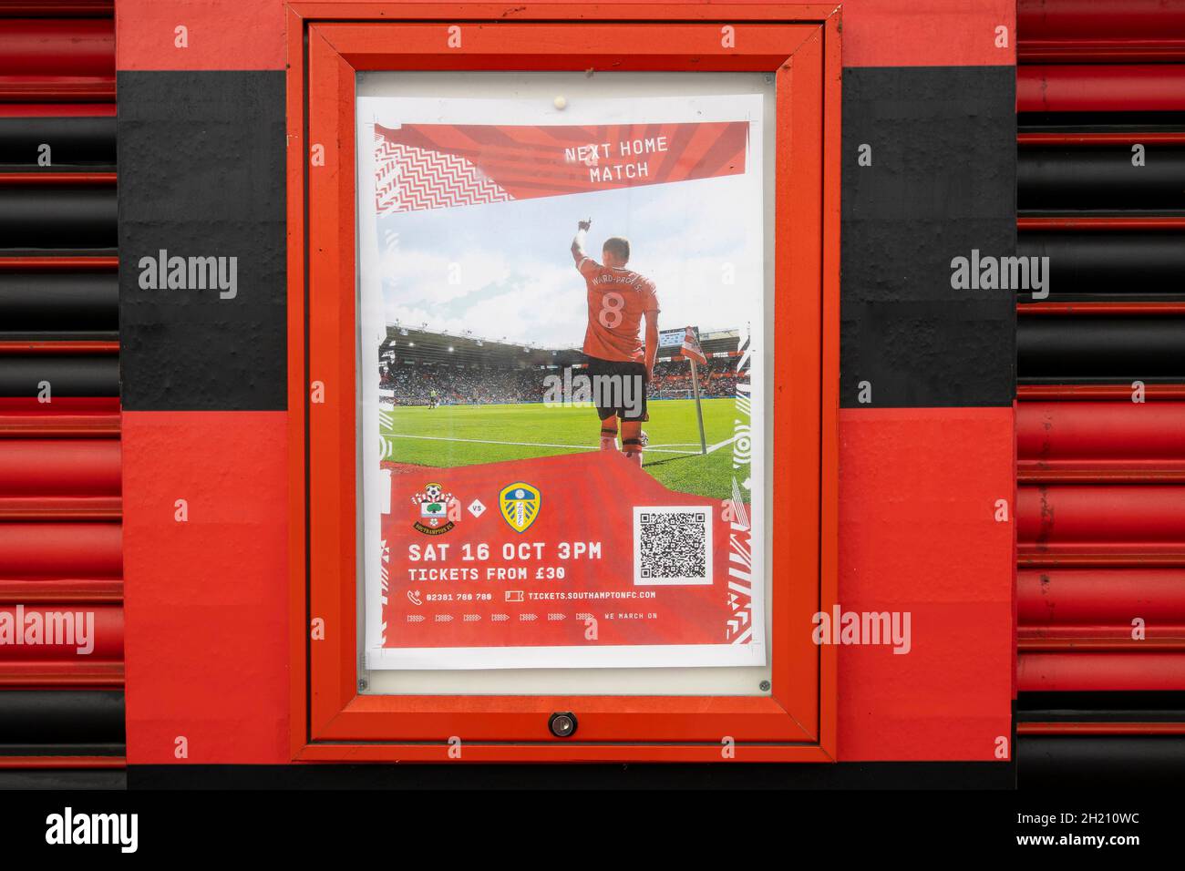 Ein Plakat, auf dem das Spiel der Premier League von Southampton gegen Leeds United im St. Mary's Stadium am 17. Oktober 2021 angezeigt wird. Kredit: Lewis M. Stockfoto