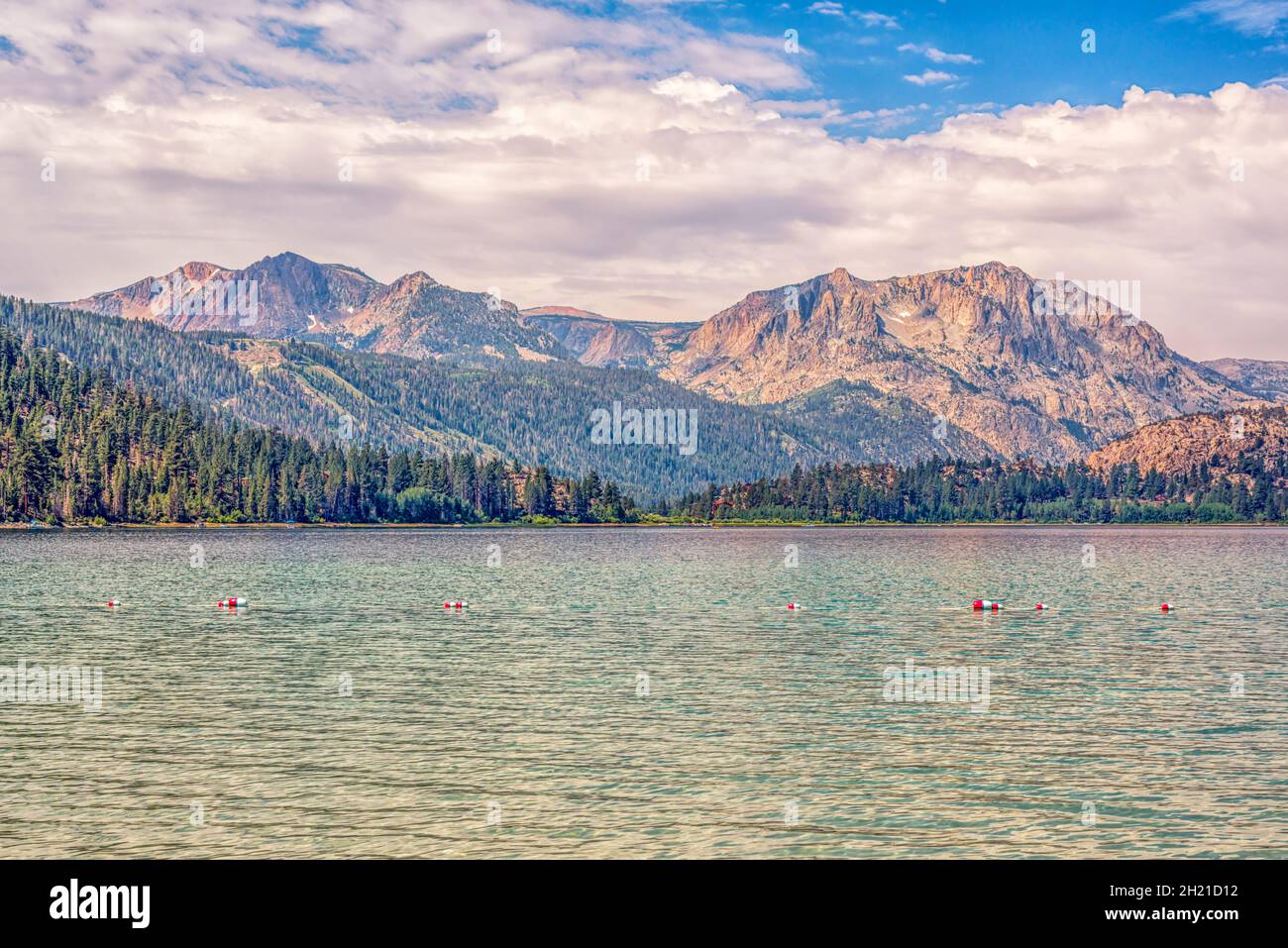 Ein Juni-Nachmittag am June Lake. June Lake, Kalifornien, USA. Stockfoto