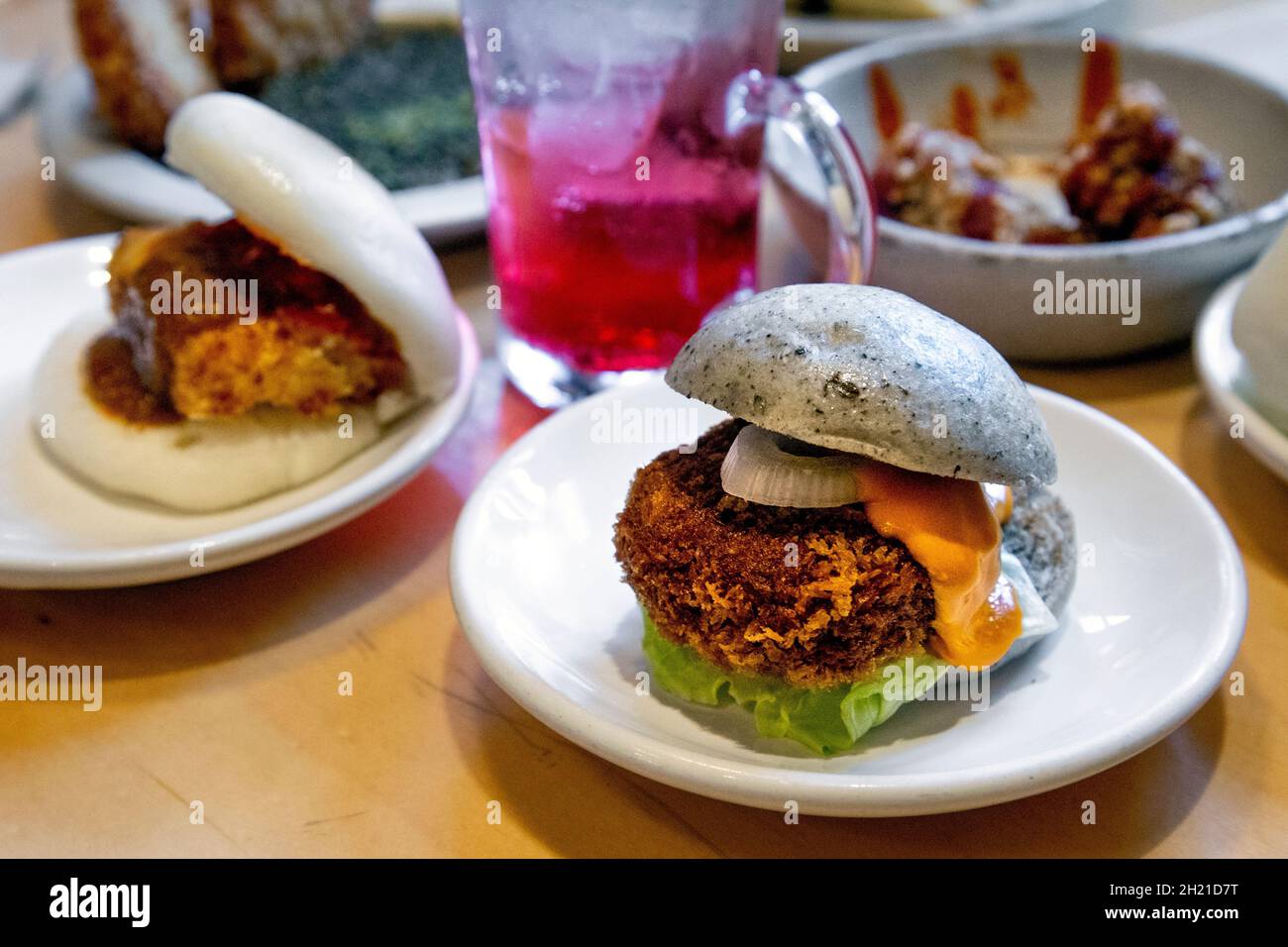 Chicken Nugget bao Bun im Bao Borough, Borough Market, London, Großbritannien Stockfoto