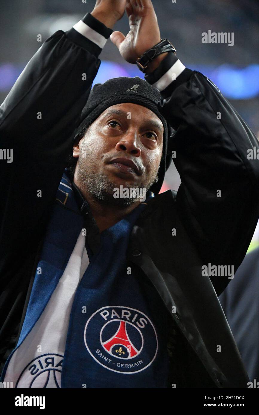 Paris, Frankreich. Oktober 2021. Ronaldinho - PSG vs RB Leipzig - Ligue 1 Uber isst am 15. Oktober 2021 im Parc des Princes, Paris, Frankreich. 15/10/2021-Paris, FRANKREICH. (Foto: Lionel Urman/Sipa USA) Quelle: SIPA USA/Alamy Live News Stockfoto