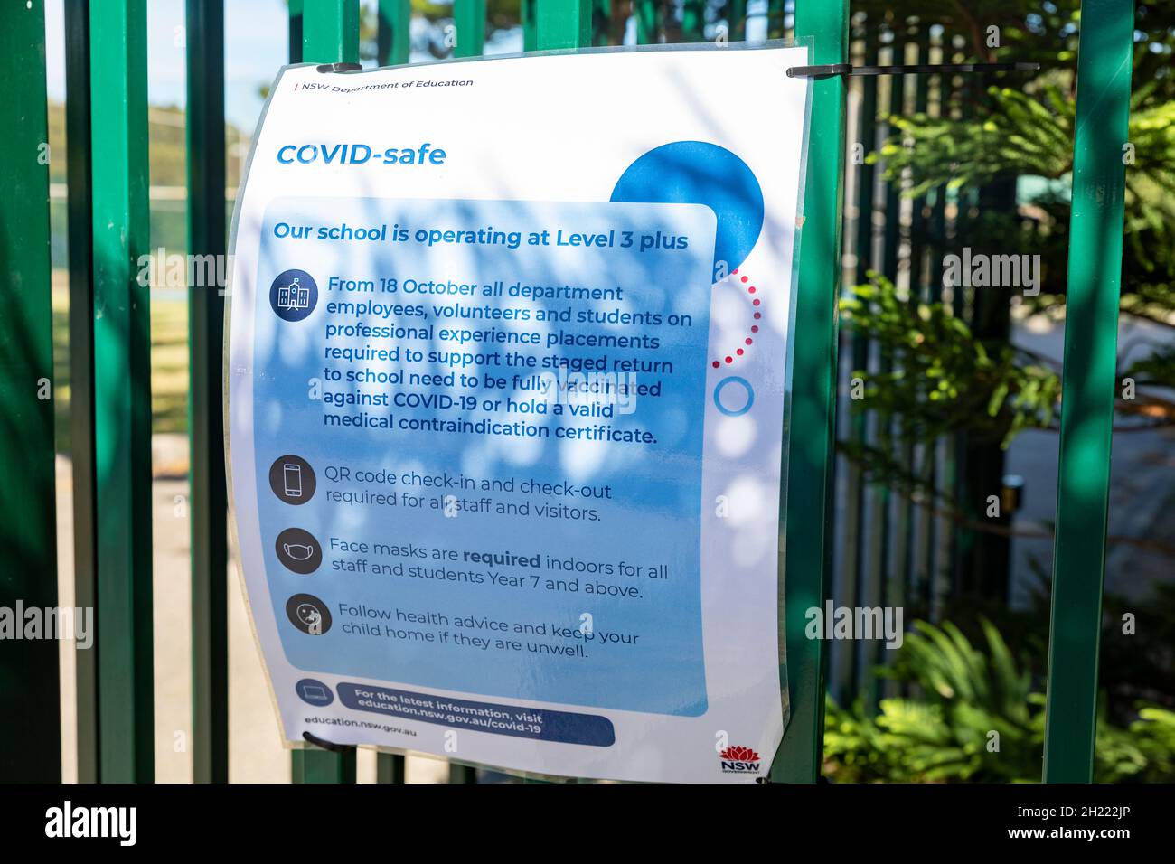 Covid-Sicherheitsmitteilung an einer Sekundarschule in Sydney während der Pandemie, Sydney, Australien Stockfoto