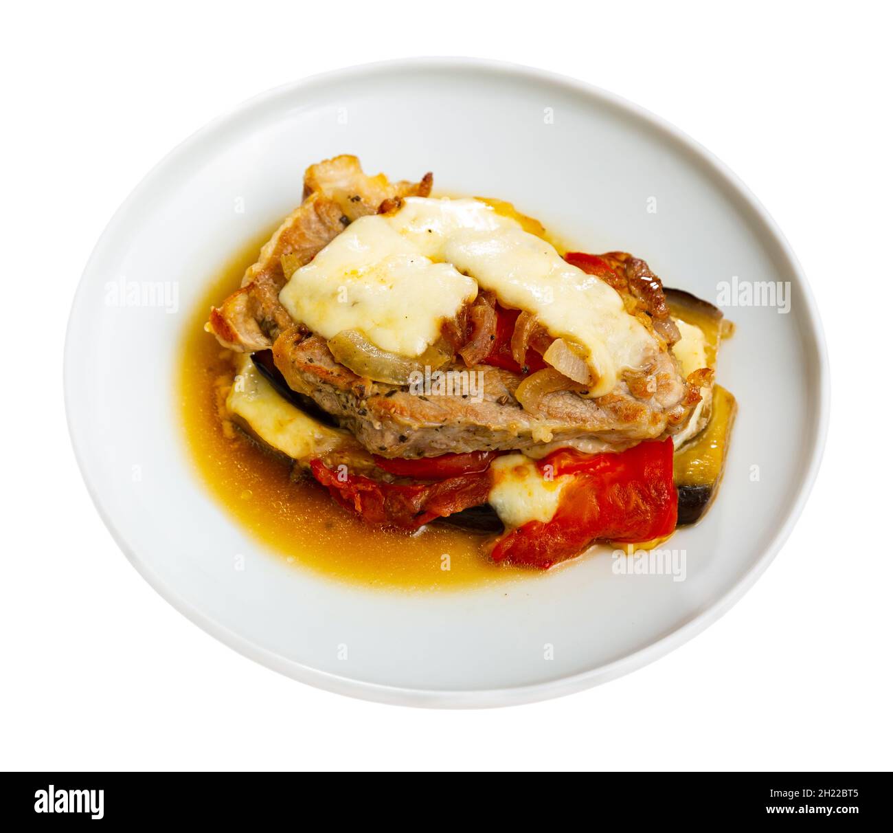 Aubergine mit Tomaten, Hackfleisch und Käse Stockfoto