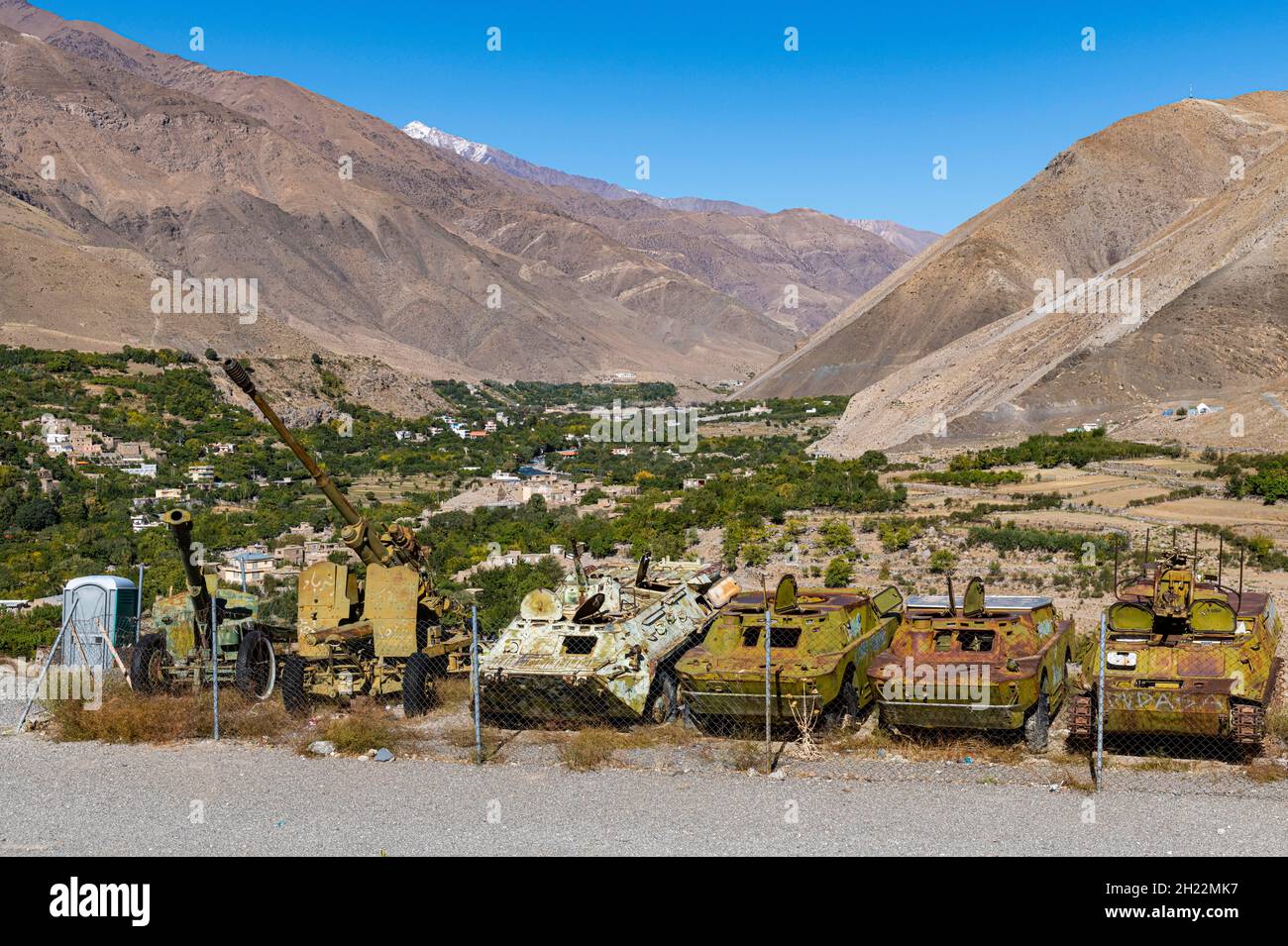 Russischer Panzerfriedhof im Ahmad Shah Massoud-Denkmal, Panjshir Valley, Afghanistan Stockfoto