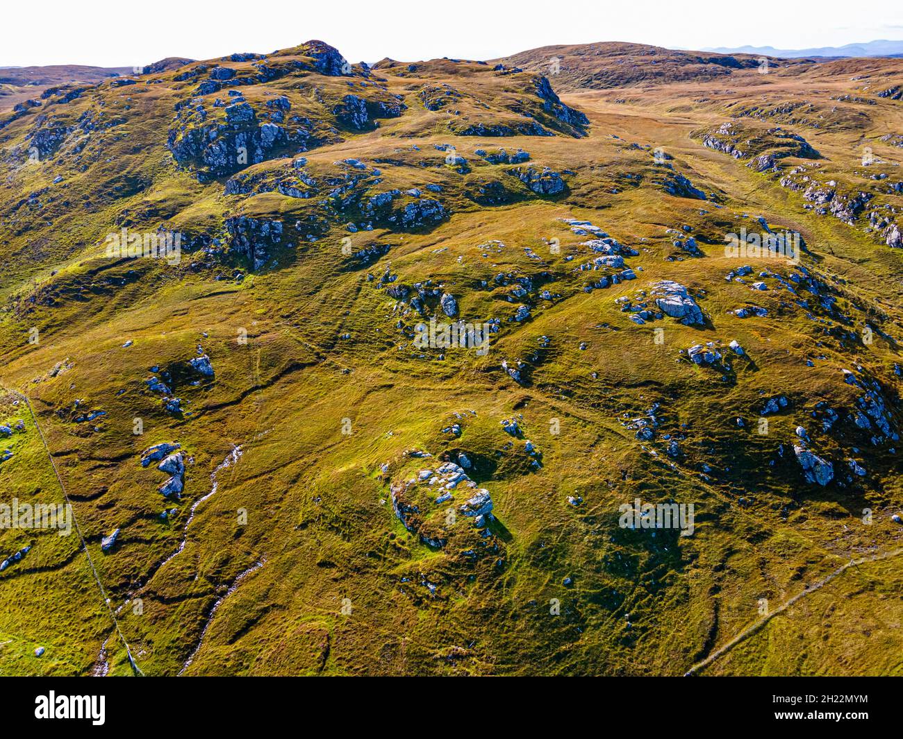 Luftaufnahme der felsigen Landschaft von Isle of Lewis, Äußere Hebriden, Schottland, Großbritannien Stockfoto