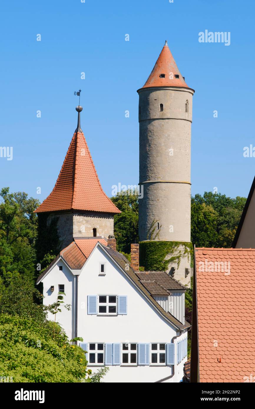 Grüner Turm und Dreikönigsturm in der historischen Altstadt, Dinkelsbühl, Mittelfranken, Bayern, Deutschland Stockfoto