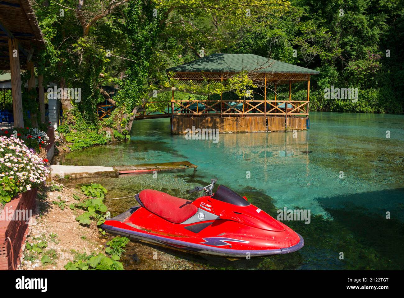 Pavillon im Fluss Bistrica, an SYRI ich Kalter, in der Nähe von Saranda, Albanien Stockfoto