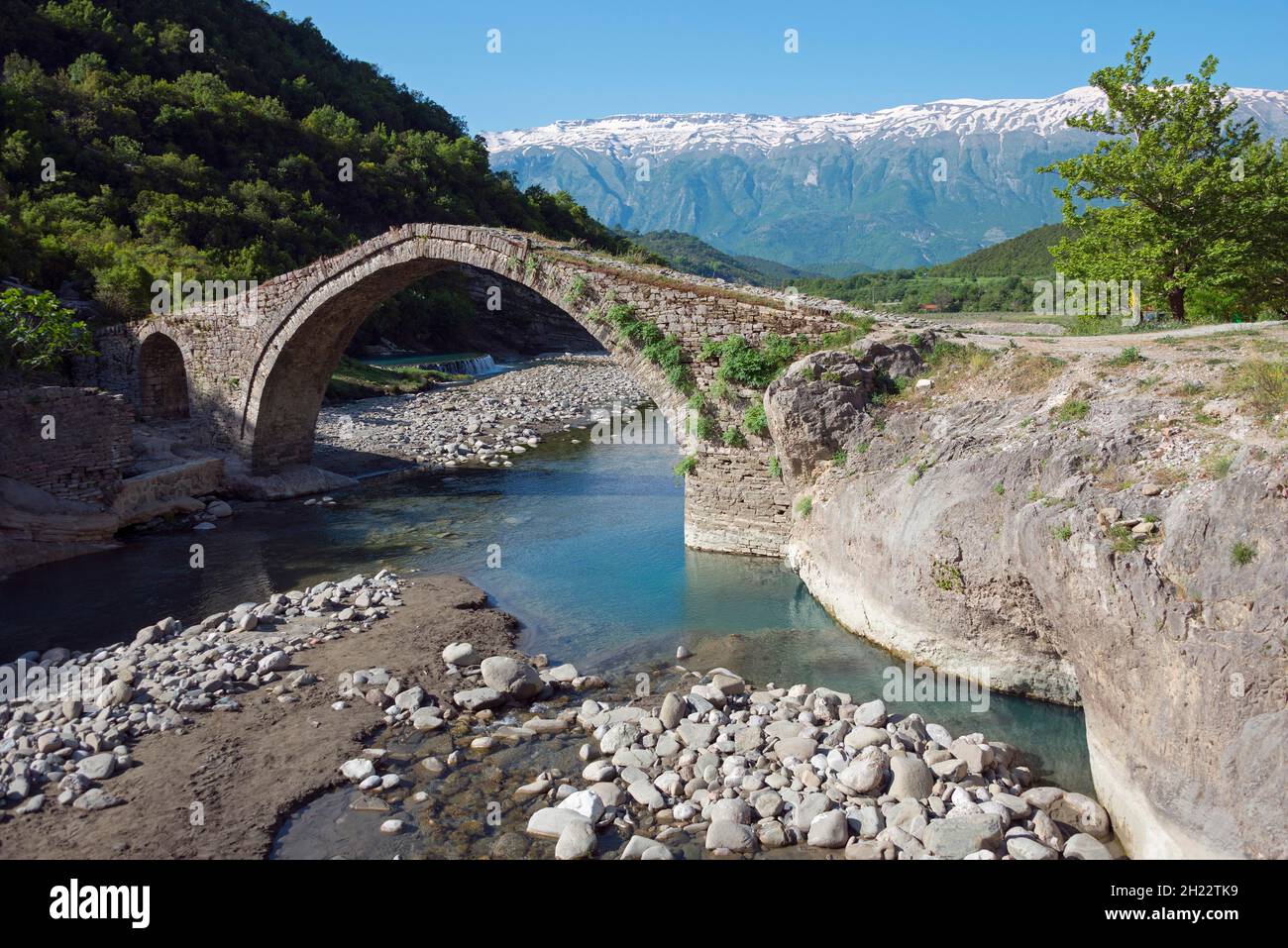 Osmanische Steinbogenbrücke Ura e Katiut, Fluss Lengarica, Benja, Benje, Albanien Stockfoto