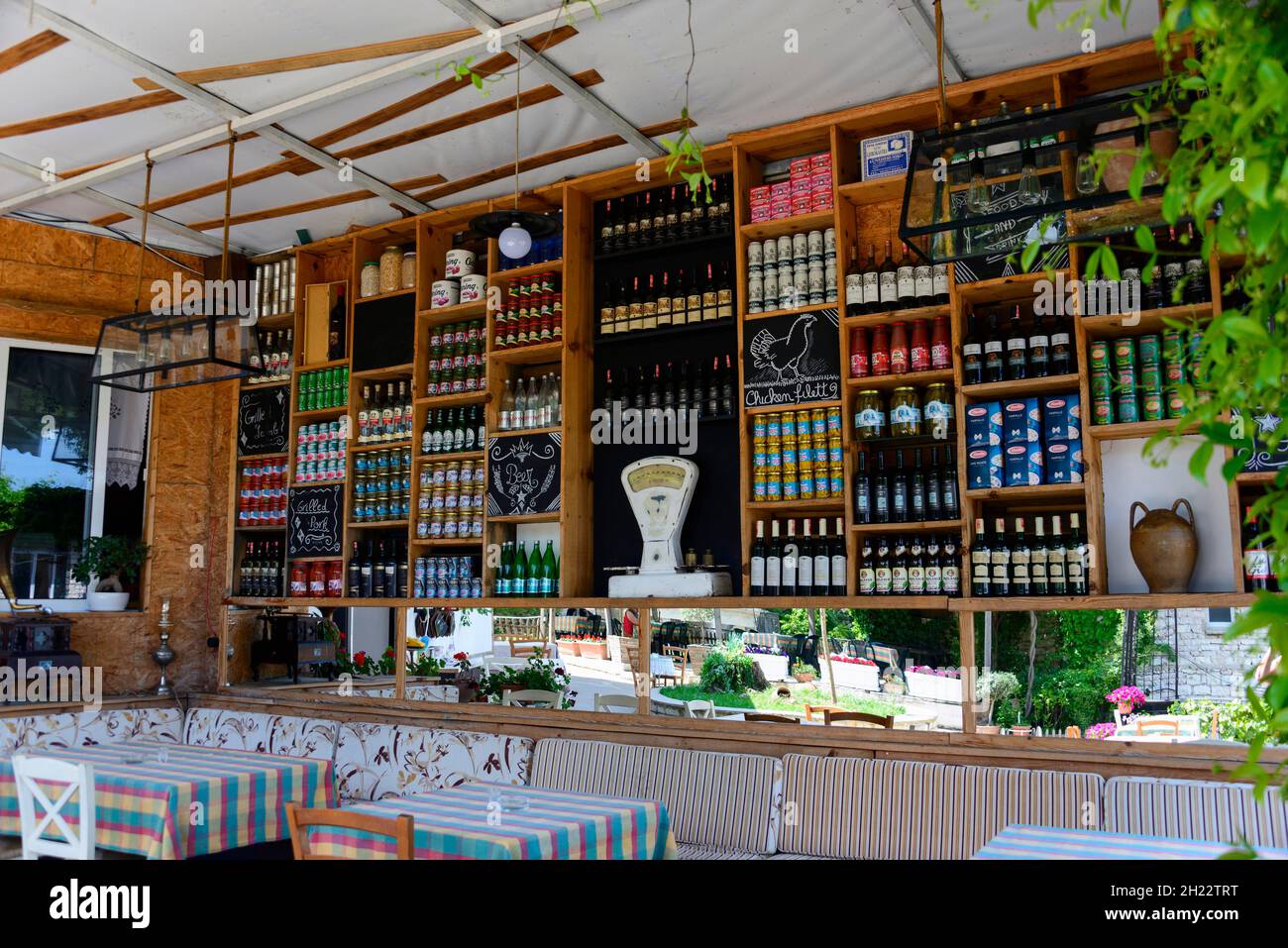 Bar, Taverna Kuka, Gjirokaster, Gjirokaster, Albanien Stockfoto