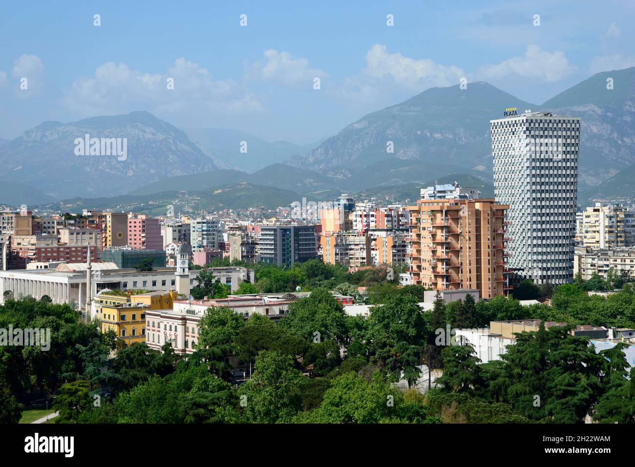 Stadtzentrum mit TID Tower, Blick vom Sky Tower, Tirana, Albanien Stockfoto