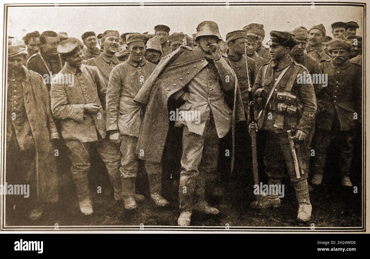 Deutsche Kriegsgefangene, die von den Northumberland Fusileers gefangen genommen wurden. Stockfoto