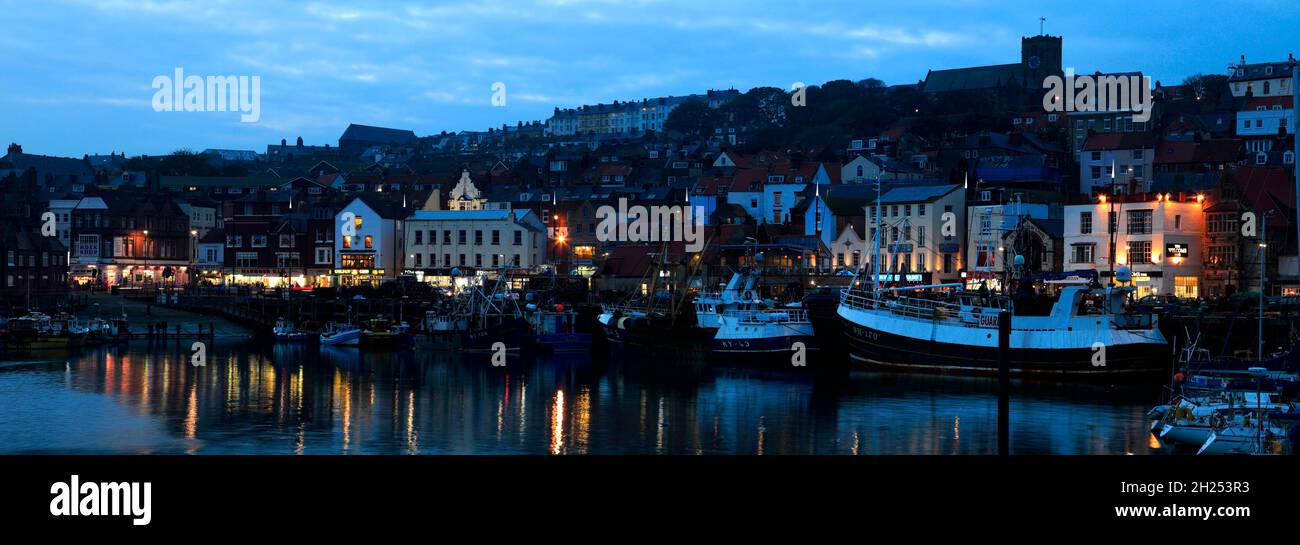 Abendansicht über Scarborough Harbour, Yorkshire, England, Großbritannien Stockfoto