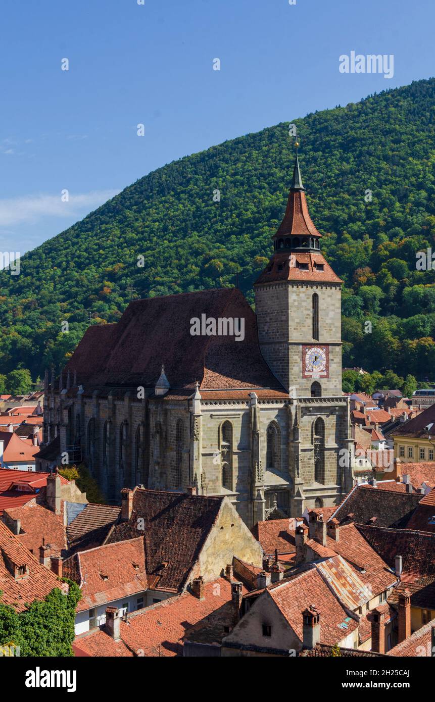 Die Schwarze Kirche im historischen Zentrum von Brasov, Rumänien. Es ist die größte Kirche in Rumänien und repräsentativ für den rumänischen gotischen Stil. IT da Stockfoto