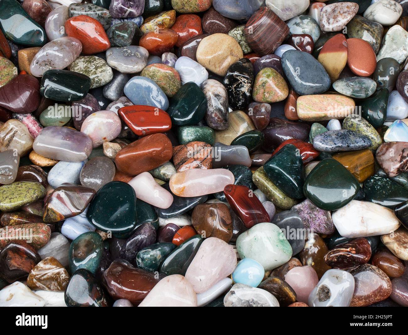 Nahaufnahme mehrerer polierter Steine Stockfoto