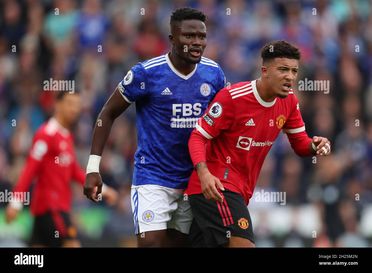 Daniel Amartey von Leicester City und Jadon Sancho von Manchester United - Leicester City / Manchester United, Premier League, King Power Stadium, Leicester, Großbritannien - 16. Oktober 2021 nur zur redaktionellen Verwendung - es gelten DataCo-Einschränkungen Stockfoto