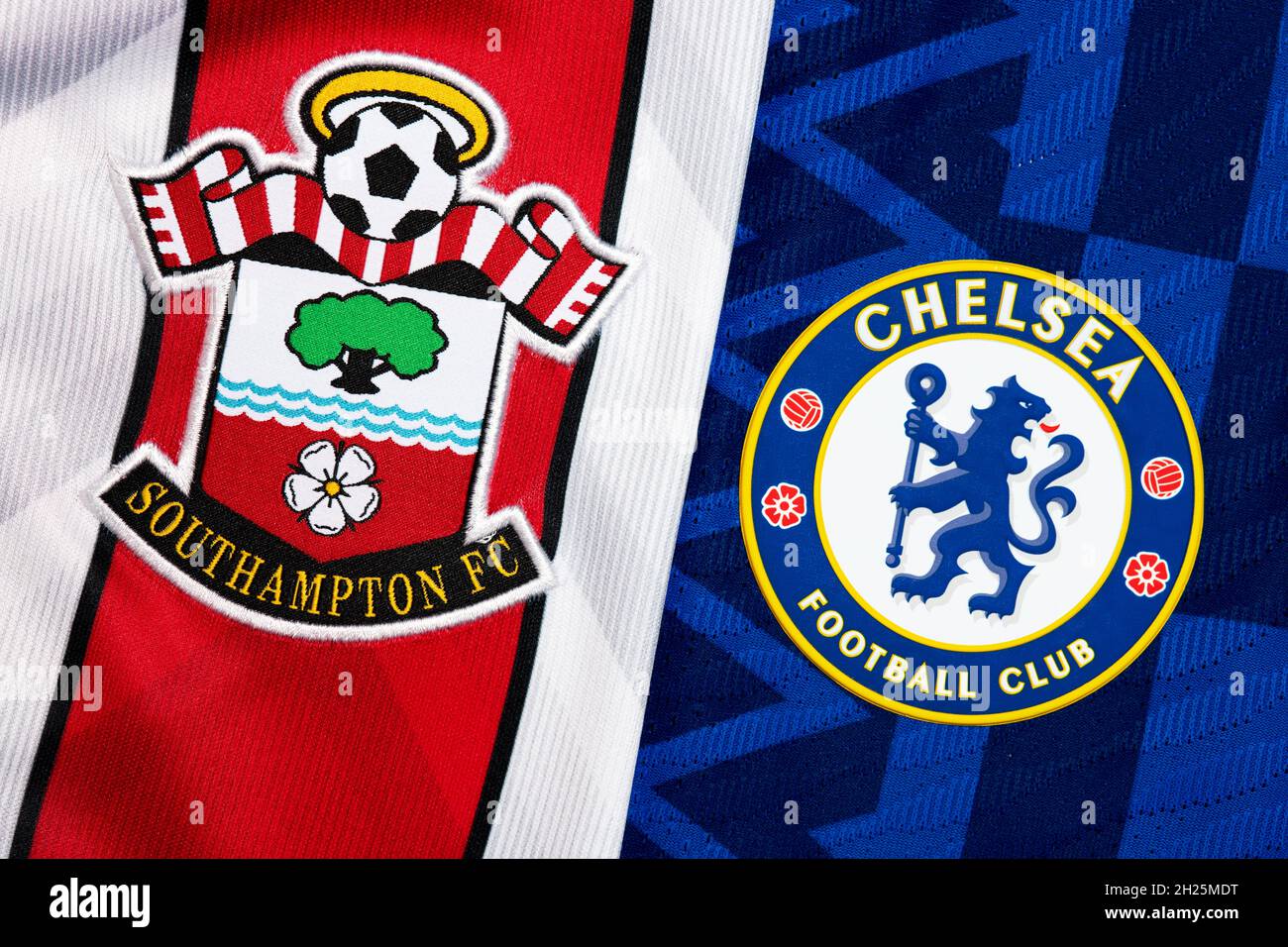 Nahaufnahme des Southampton & Chelsea Clubwappens. Stockfoto