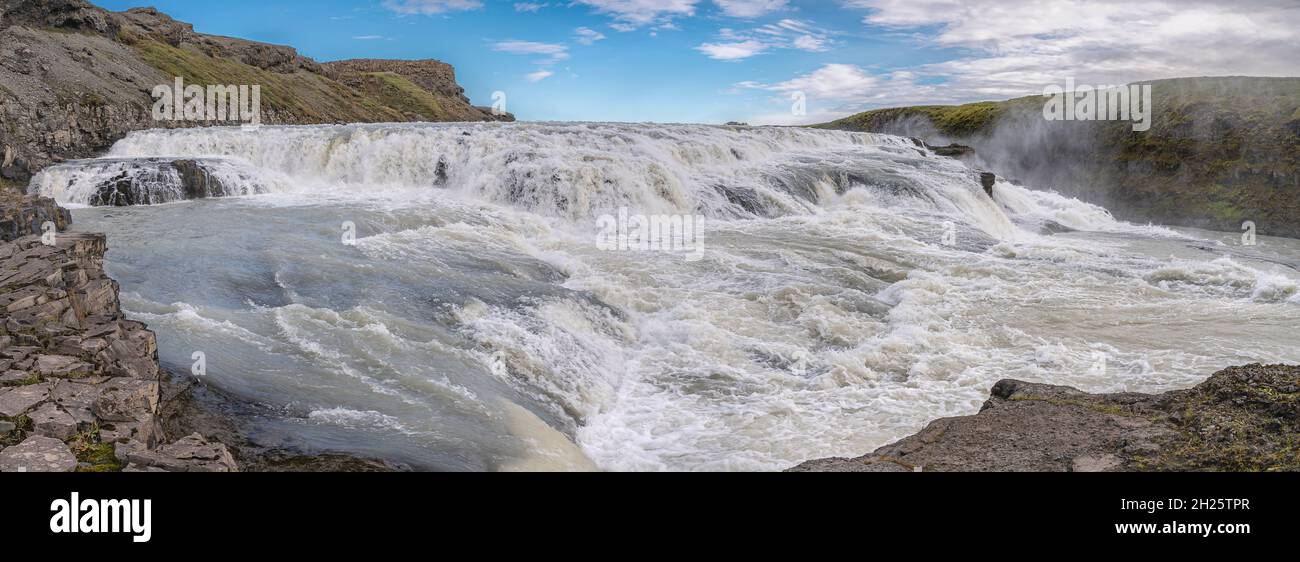 Fernansicht von Gullfoss auf dem Fluss Hvítá in Island Stockfoto