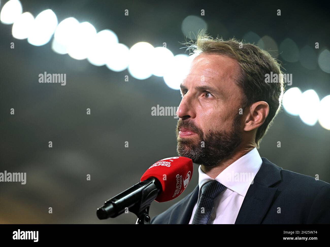 Datei-Foto vom 08-09-2021 von Englands Manager Gareth Southgate spricht vor dem WM-Qualifikationsspiel 2022 im PGE Narodowy Stadium, Warschau, mit den Medien. Der englische Manager Gareth Southgate wird am 28. Oktober in seinen Jugendclub zurückkehren, um das neu entwickelte Gelände der Crystal Palace Academy zu eröffnen. Ausgabedatum: Mittwoch, 20. Oktober 2021. Stockfoto