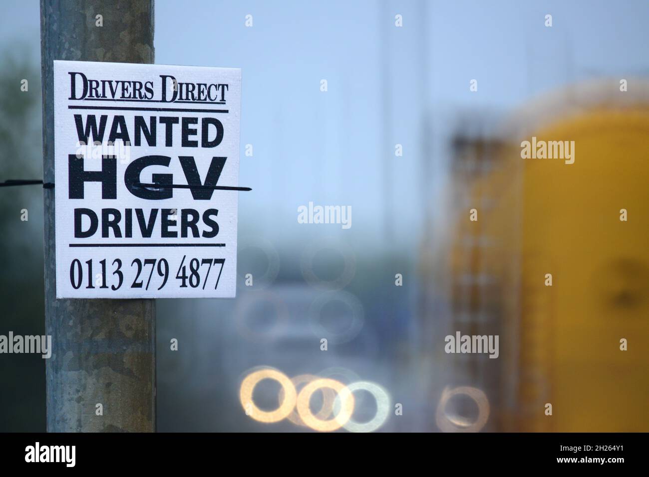 lkw-Fahrer wollten Schild am Straßenrand von leeds united Kingdom Stockfoto