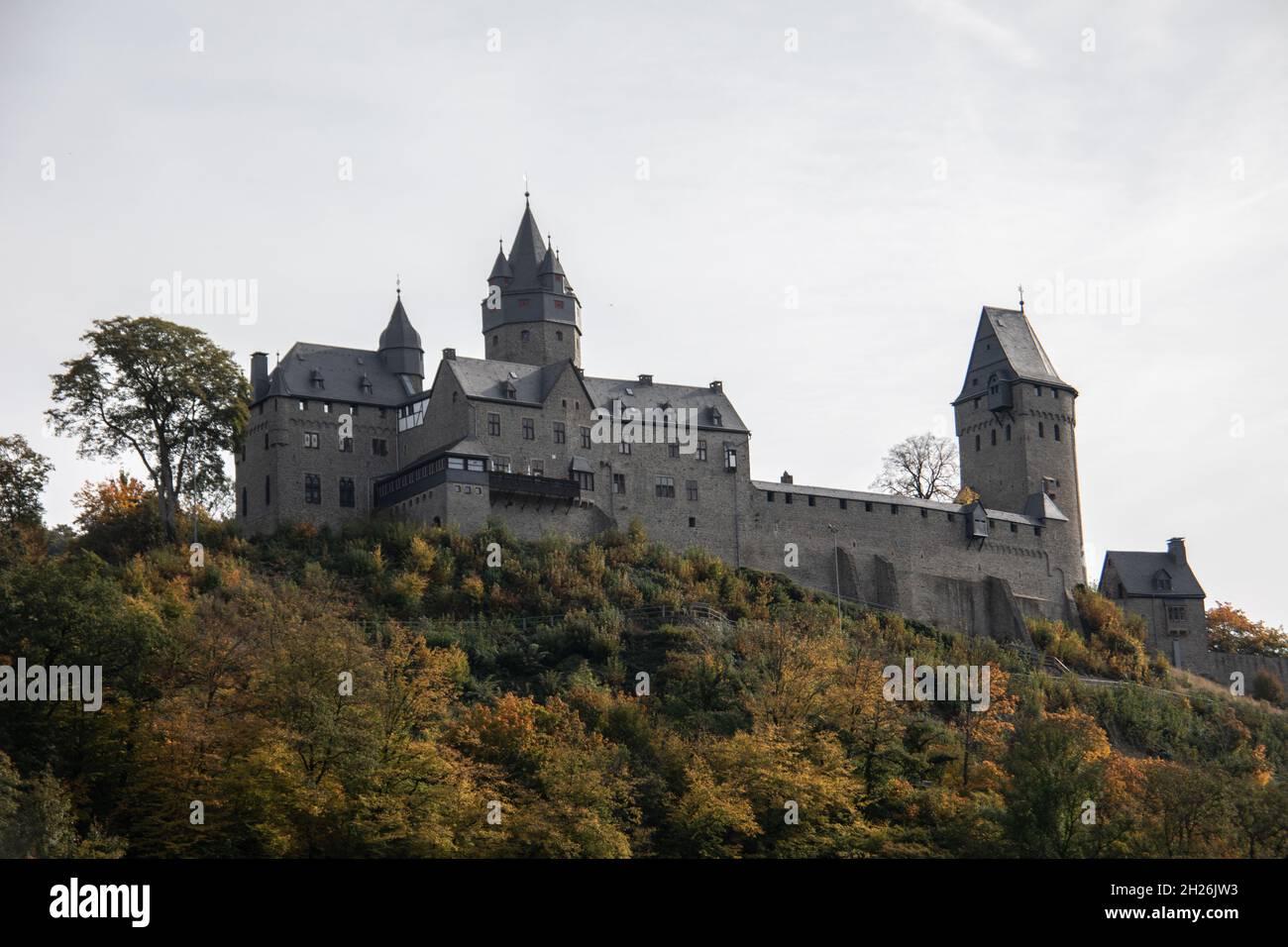 Schloss Altena auf dem Hügel Stockfoto