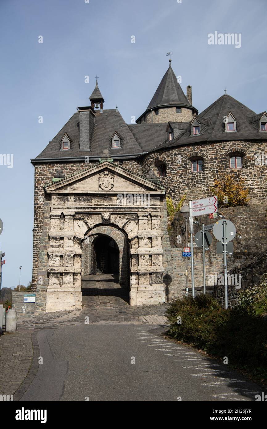 Schloss Altena auf dem Hügel Stockfoto