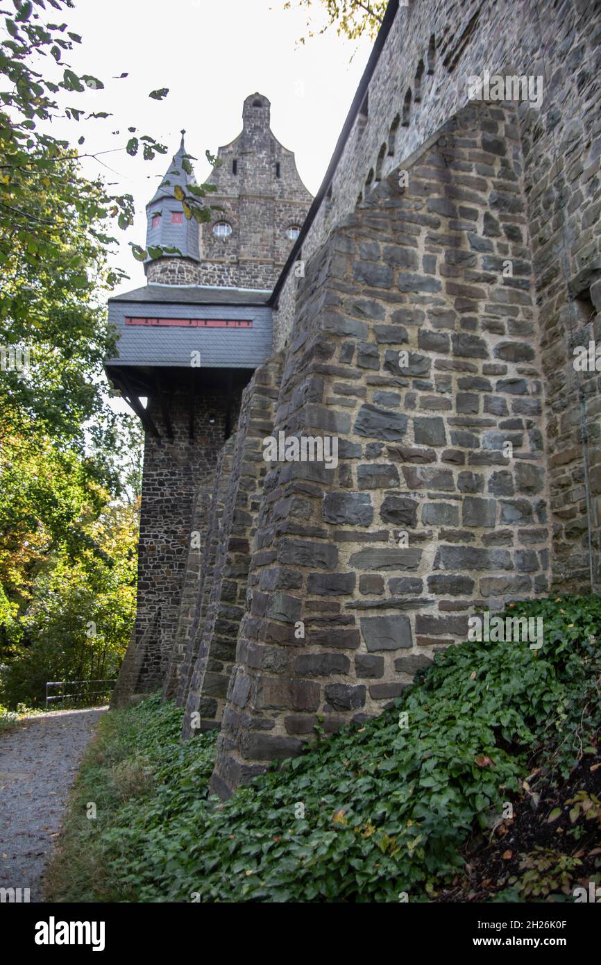 Schloss Altena auf dem Hügel Stockfoto
