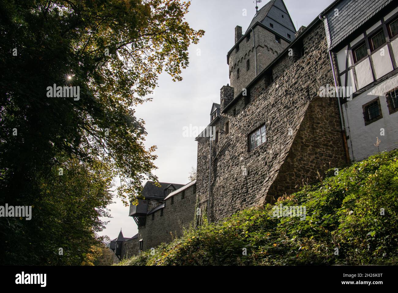 Schloss Altena auf dem Hügel Stockfoto