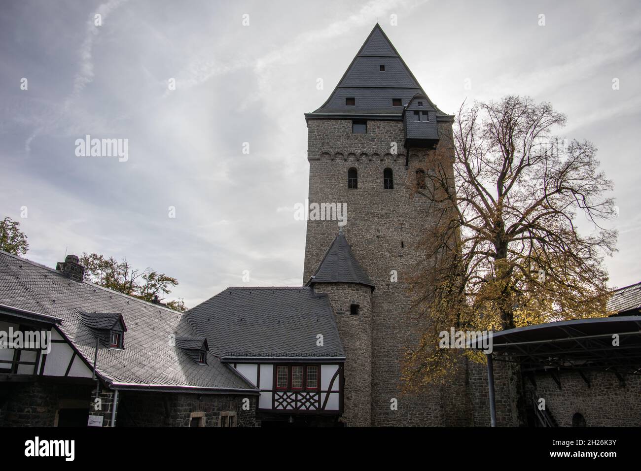 Schloss Altena auf dem Hügel Stockfoto