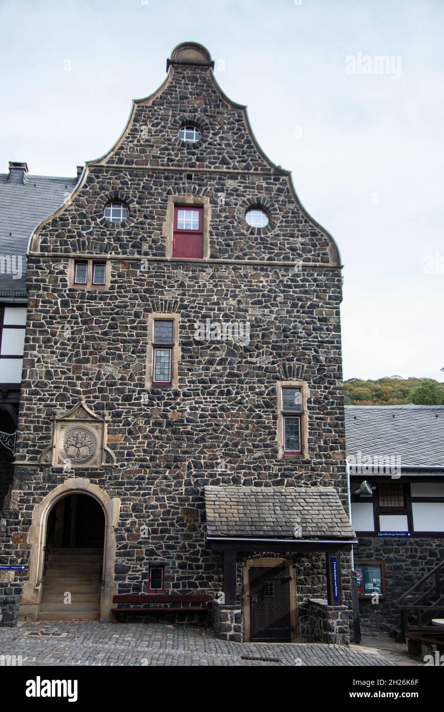 Schloss Altena auf dem Hügel Stockfoto