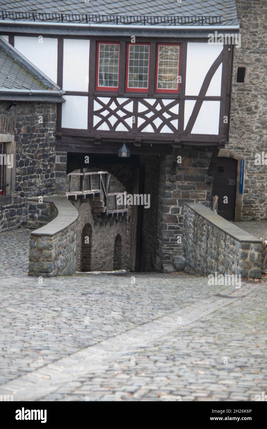 Schloss Altena auf dem Hügel Stockfoto