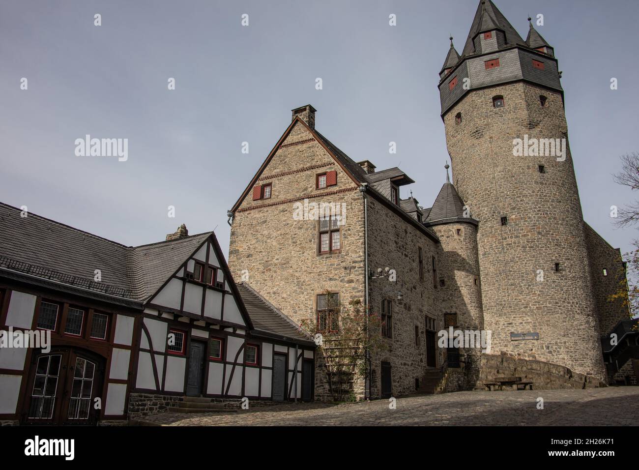 Schloss Altena auf dem Hügel Stockfoto