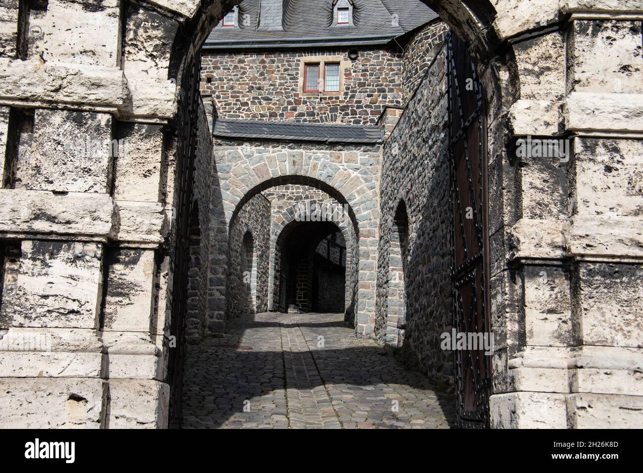 Schloss Altena auf dem Hügel Stockfoto