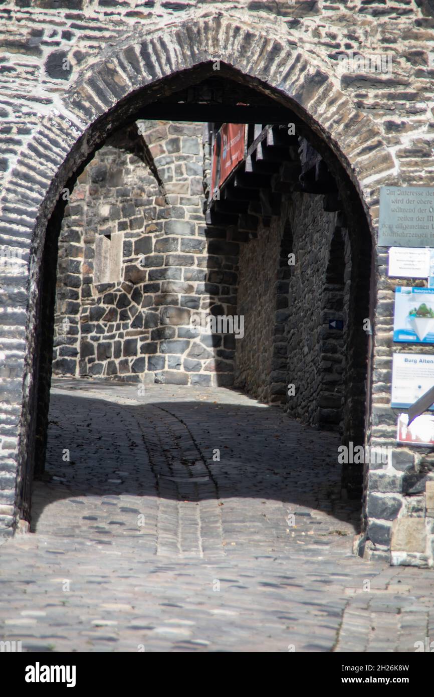 Schloss Altena auf dem Hügel Stockfoto