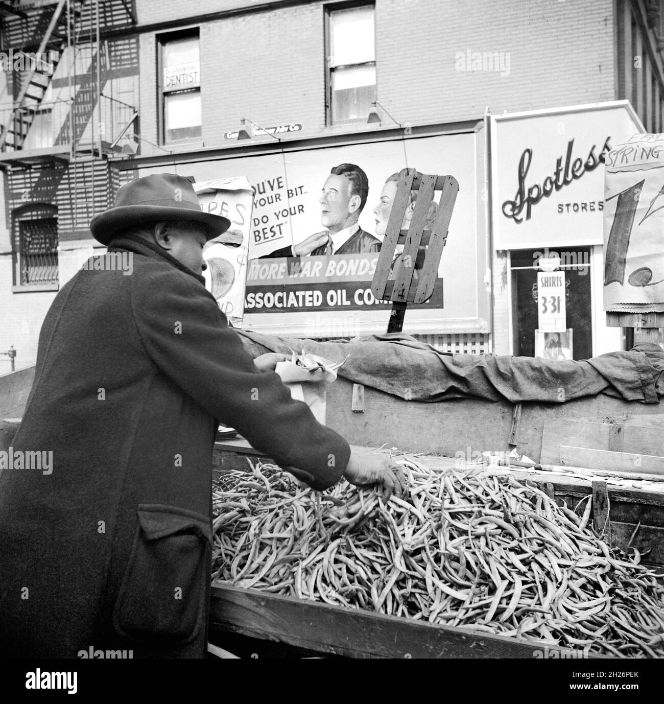 Street Vendor, Harlem, New York City, New York, USA, Gordon Parks, U.S. Office of war Information, Mai 1943 Stockfoto