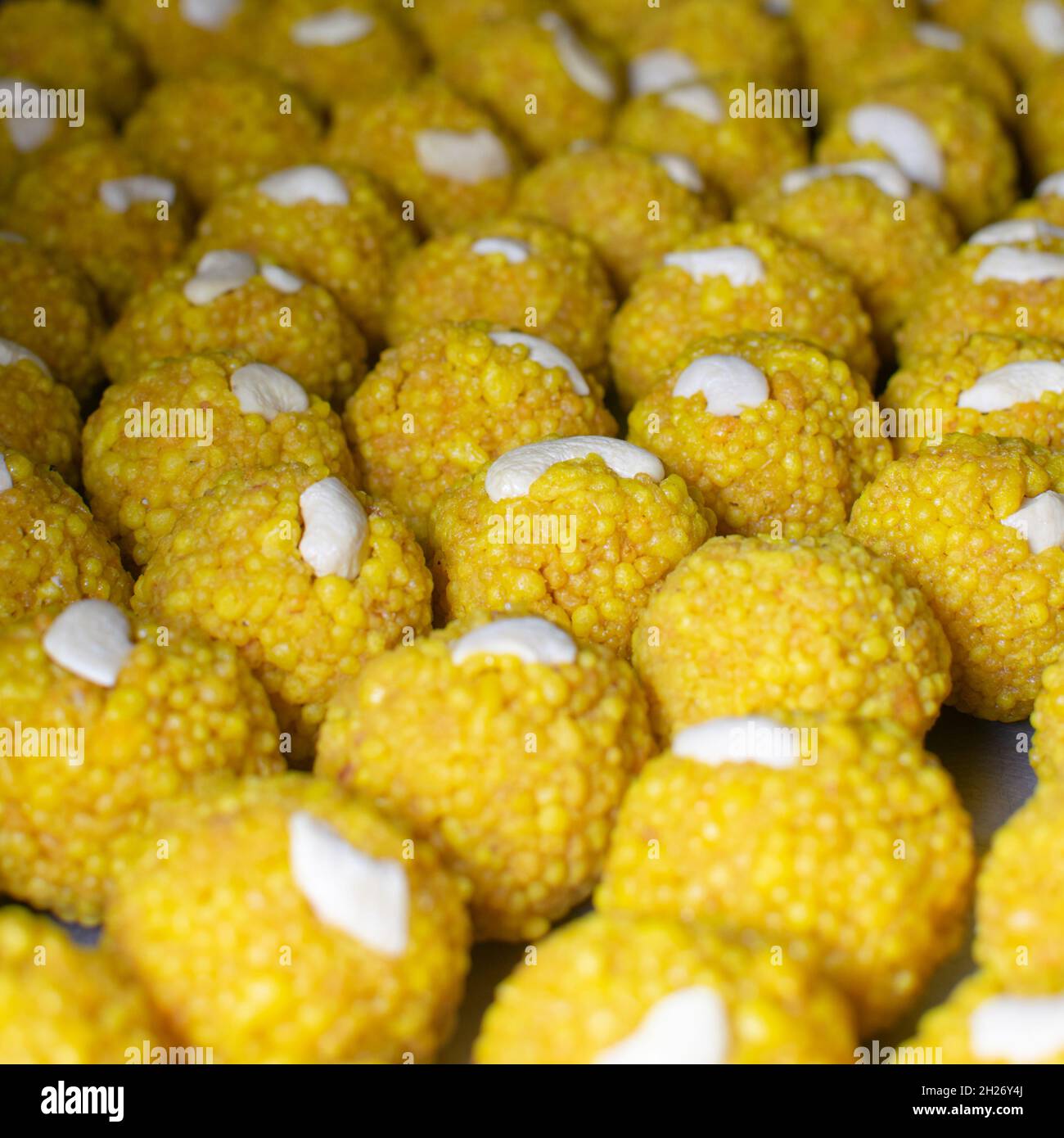 Kaliche ladoo ist beliebt Maharashtrian süß oder Wüste. Diese aus Gramm Mehl durch Rösten. Selektiver Fokus verwendet. Stockfoto