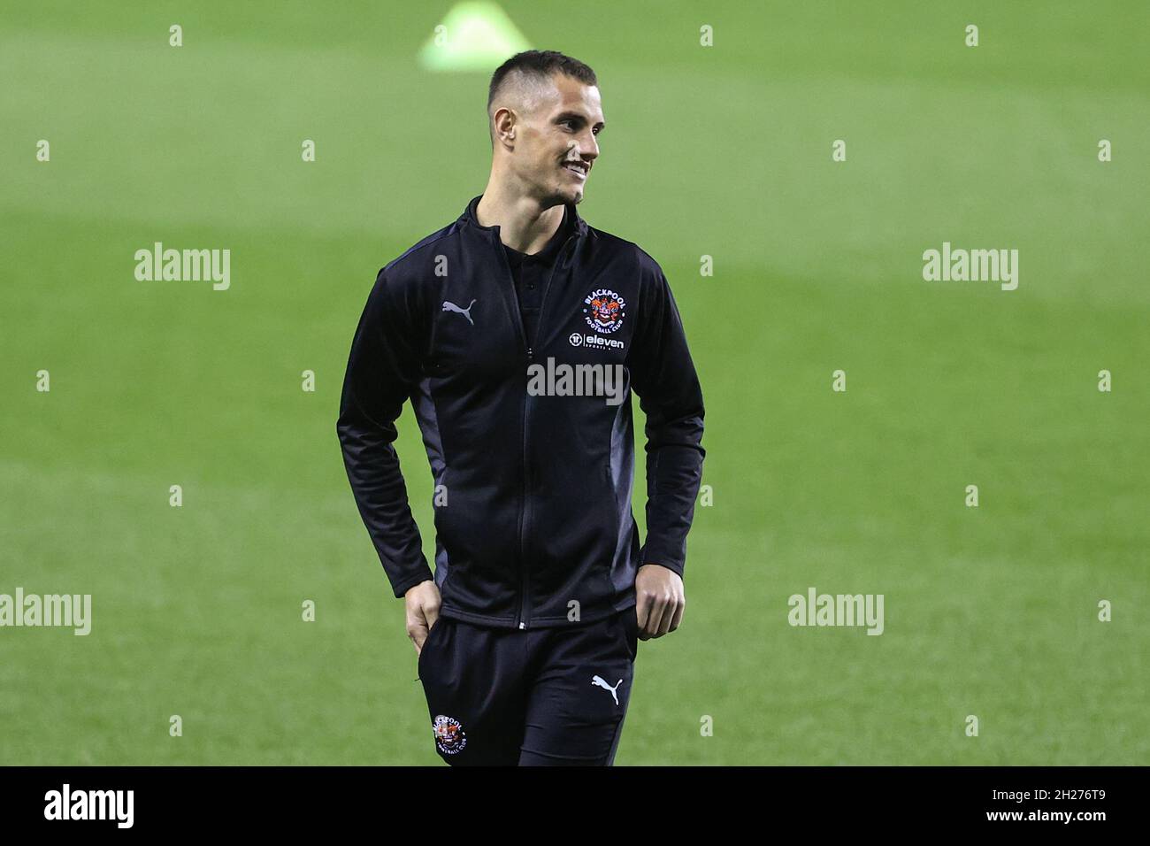 Reading, Großbritannien. Oktober 2021. Jerry Yates #9 von Blackpool kommt am 10/20/2021 im Select Car Leasing Stadium in Reading, Großbritannien, an. (Foto von Mark Cosgrove/News Images/Sipa USA) Quelle: SIPA USA/Alamy Live News Stockfoto