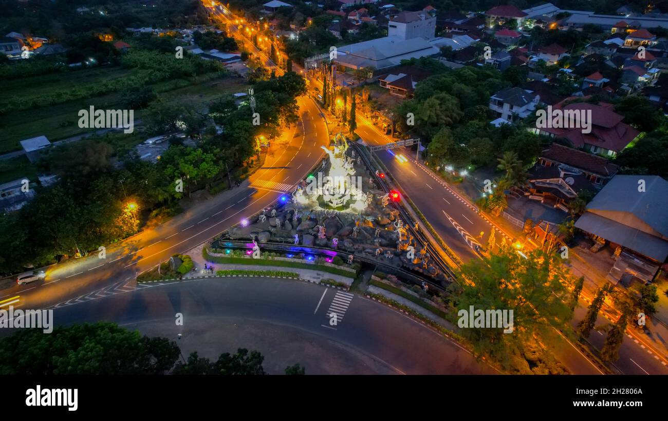 Luftaufnahme des Patung Titi Banda Denkmals in Denpasar, Bali, Indonesien. Denpasar, Indonesien, 21. Oktober 2021 Stockfoto