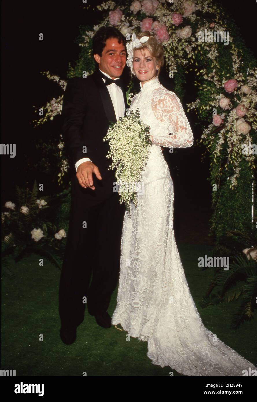 Tony Danza und Tracy Robinson an ihrem Hochzeitstag am 28. Juni 1986 Quelle: Ralph Dominguez/MediaPunch Stockfoto