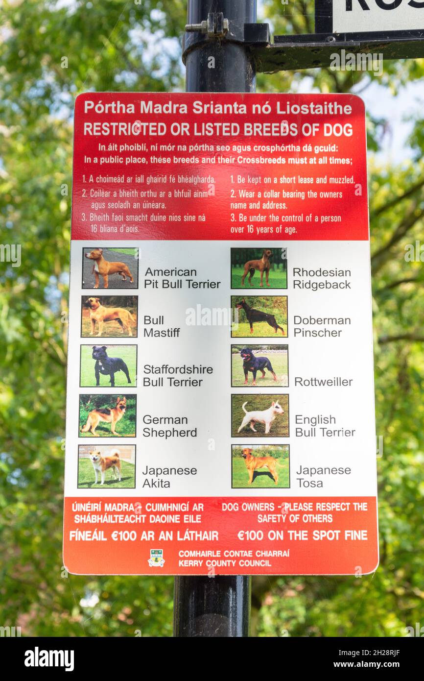 Eingeschränkte Liste der Hunderassen in Rose Garden, Tralee Town Park, Tralee (Tra Li), County Kerry, Republik Irland Stockfoto