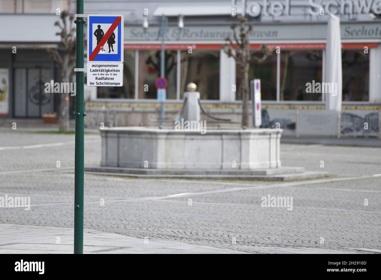 Rathausplatz mit dem Rathaus in Gmunden (Salzkammergut, Oberösterreich, Österreich) - Stadtplatz mit dem Rathaus in Gmunden (Salzkammergut, Obere Stockfoto