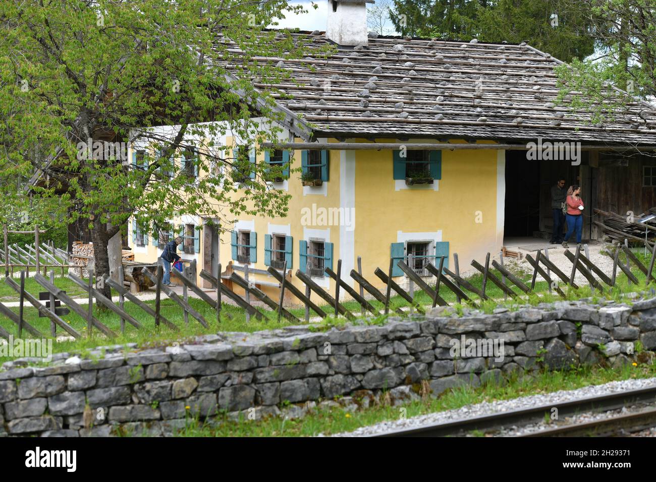 Freilichtmuseum mit alten Bauernhäusern und Gebäuden in Großgmain in Salzburg, Österreich, Europa - Freilichtmuseum mit alten Bauernhäusern und Gebäuden Stockfoto