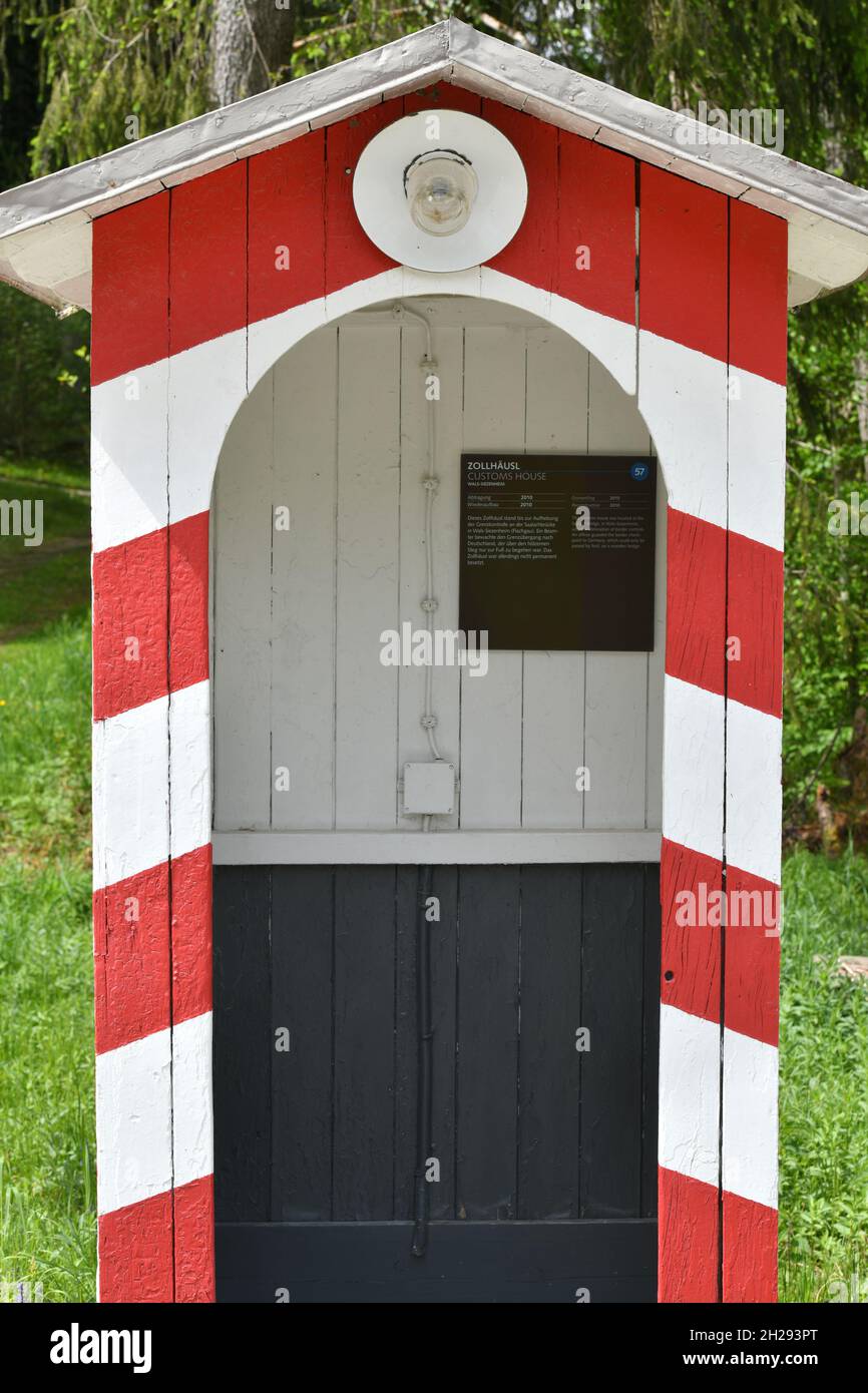 Zollhäusl im Freilichtmuseum mit alten Bauernhäusern und Gebäuden in Großgmain in Salzburg, Österreich, Europa - Zollhütte im Freilichtmuseum wi Stockfoto