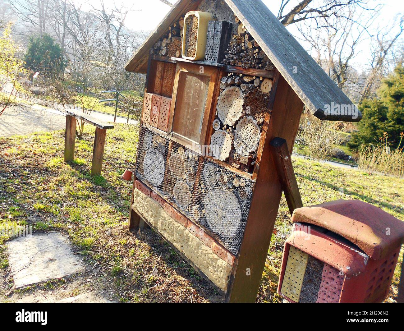 Ein Nützlingshotel in Österreich, Europa - Nützliches Insektenhotel in Österreich, Europa Stockfoto