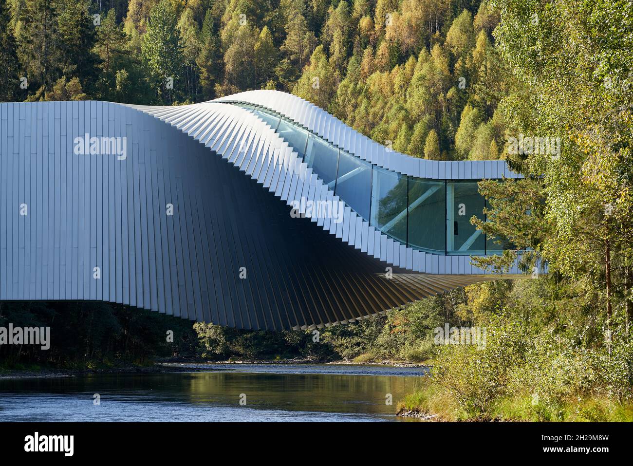 JEVNAKER, NORWEGEN - 25. September 2021: Das moderne Kistefos-Museum in Jevnaker, Norwegen Stockfoto