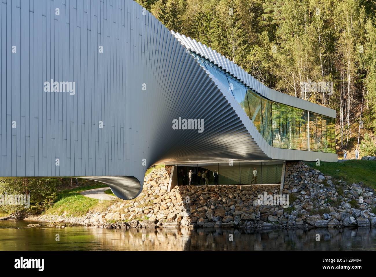 JEVNAKER, NORWEGEN - 25. September 2021: Das moderne Kistefos-Museum in Jevnaker, Norwegen Stockfoto