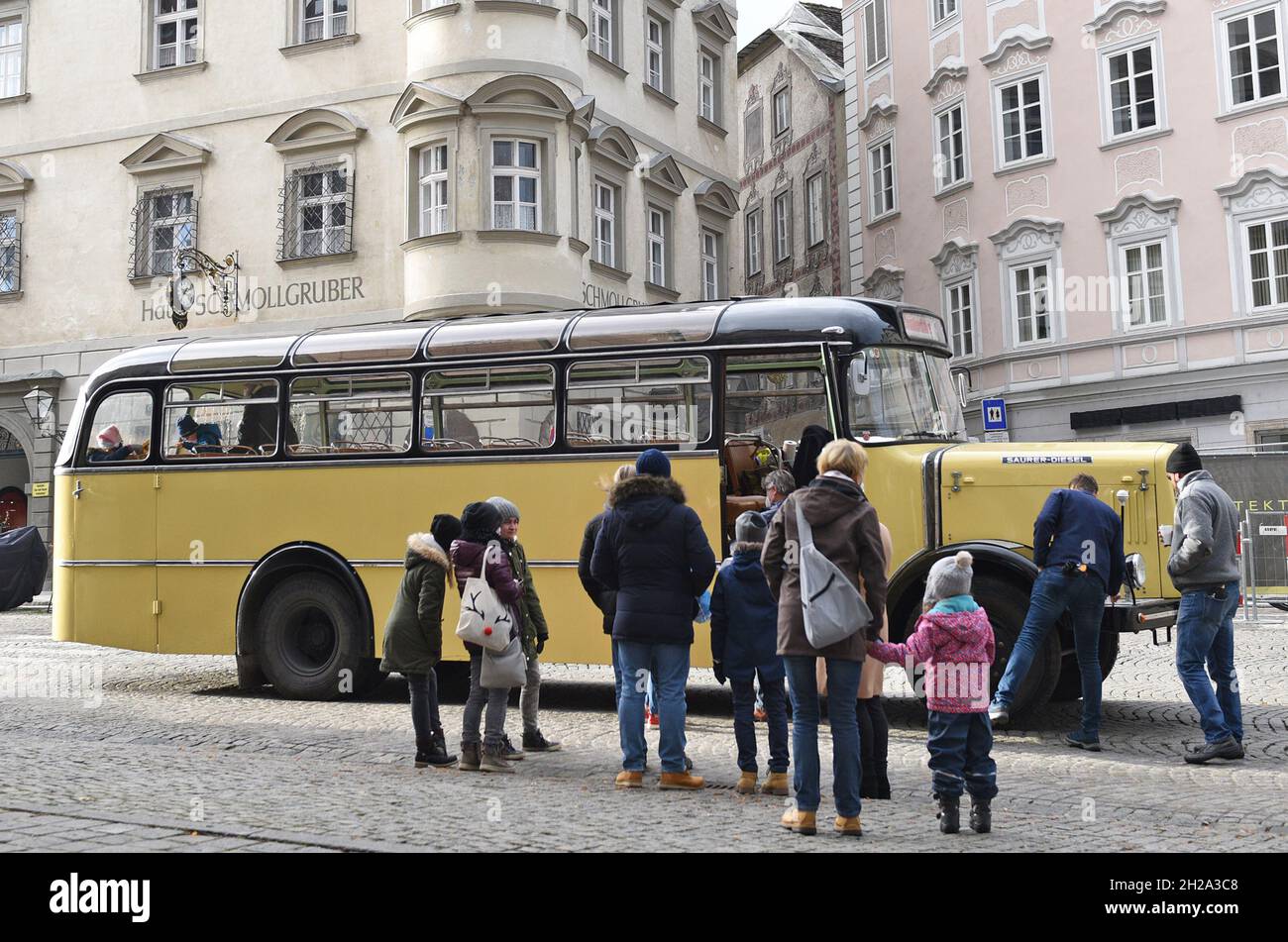 Historischer Saurer-Postbus in Steyr, Österreich, Europa - Historischer Saurer Postbus in Steyr, Österreich, Europa Stockfoto