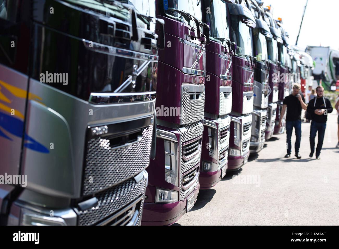 Großes Trucker-Treffen in Oberösterreich (Österreich) - ein Mal im Jahr findet in Oberösterreich ein großes Trucker-Treffen mit ungefähr 400 Lastkraf Stockfoto