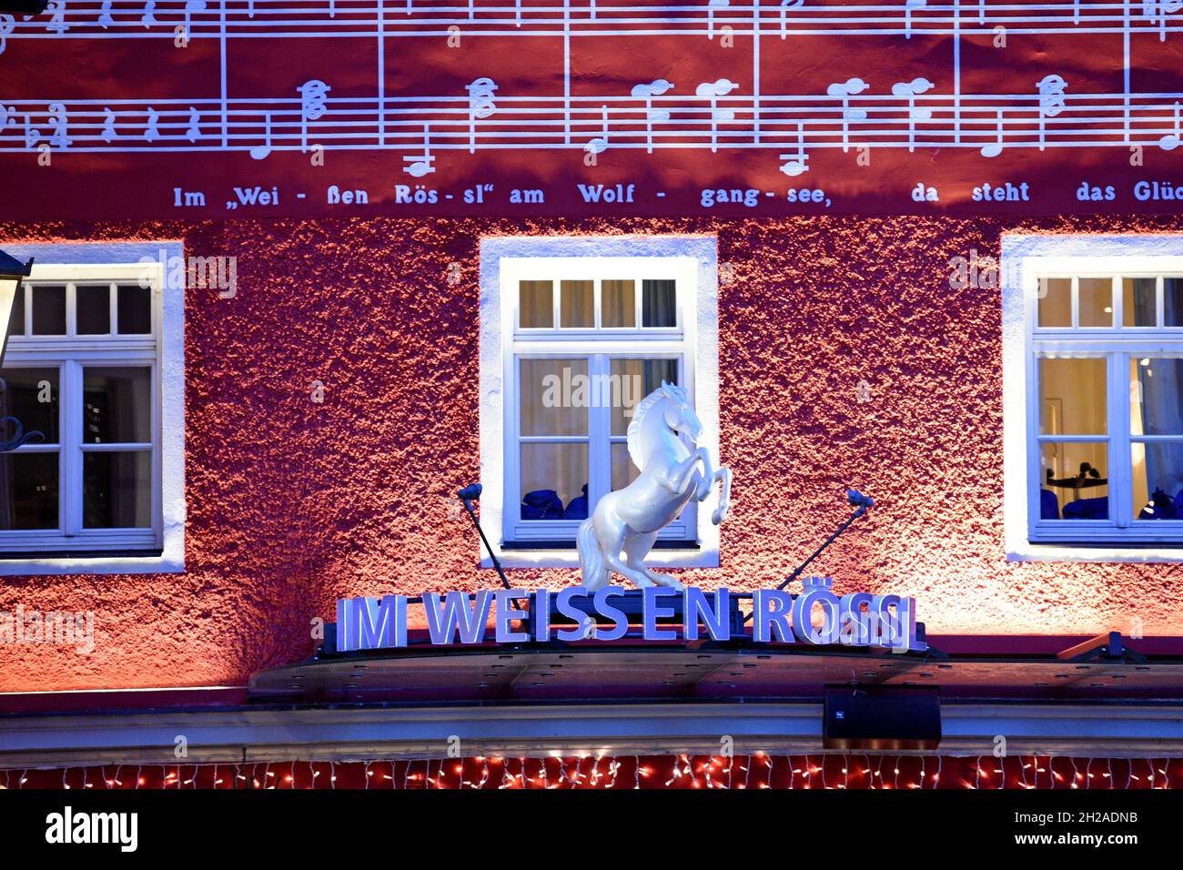 Das „Weisse Rössl“ ist ein Hotel in Sankt Wolfgang am Wolfgangsee im Salzkammergut. Das „Weisse Rössl“ diente dem Singspiel „im weißen Rössl“ von Ralp Stockfoto