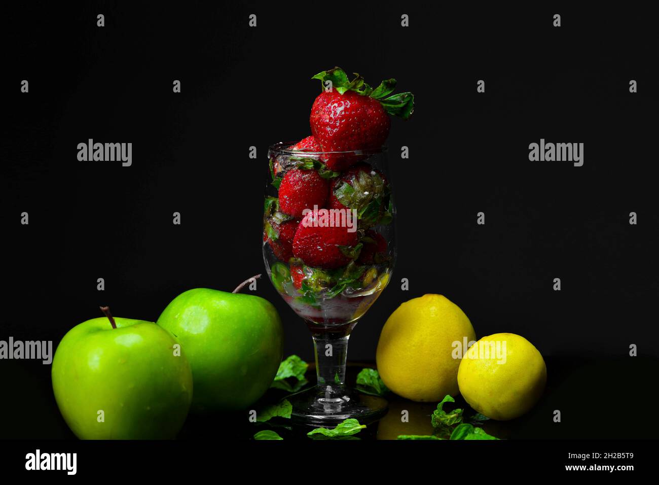 Erdbeere, grüner Apfel und Zitrone Stockfoto