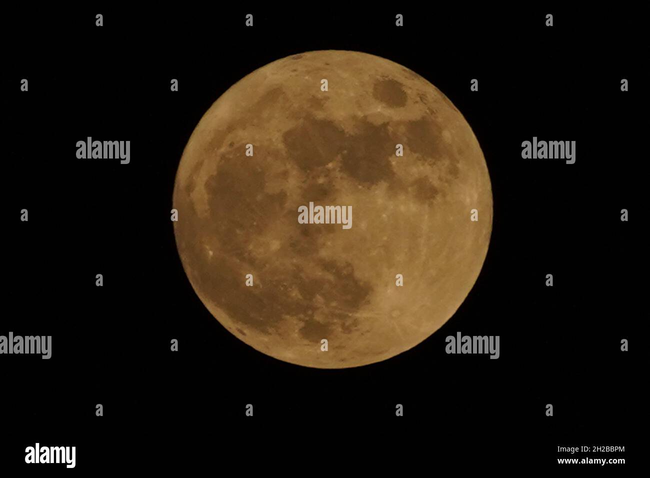 Ajmer, Rajasthan, Indien, 20. Oktober 2021. Ein Blick auf den Vollmond während sharad Purnima (Vollmondtag), in Ajmer, Rajasthan, Indien, am 20. Oktober 2021. Foto von Himanshu Sharma/ABACAPRESS.COM Stockfoto